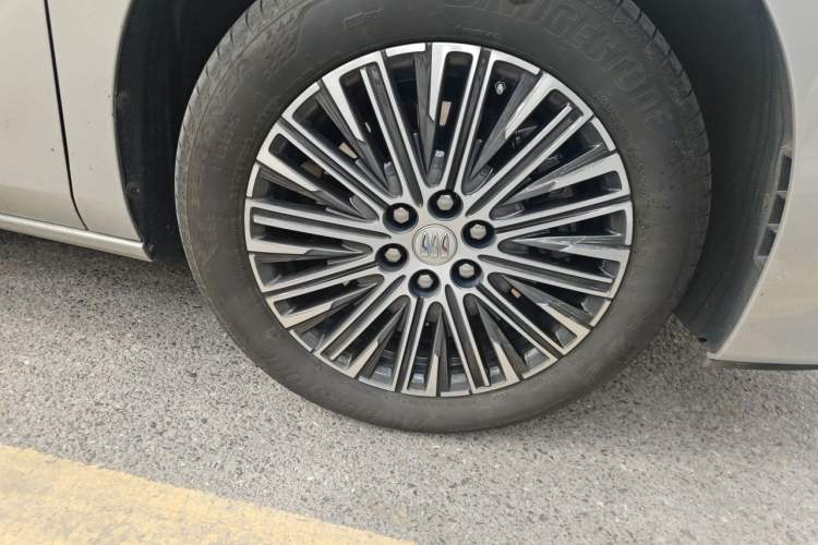 Used Buick GL8 New Energy 2024 Lu Zun Deluxe Edition 7-Seater Right Front Wheel Hub