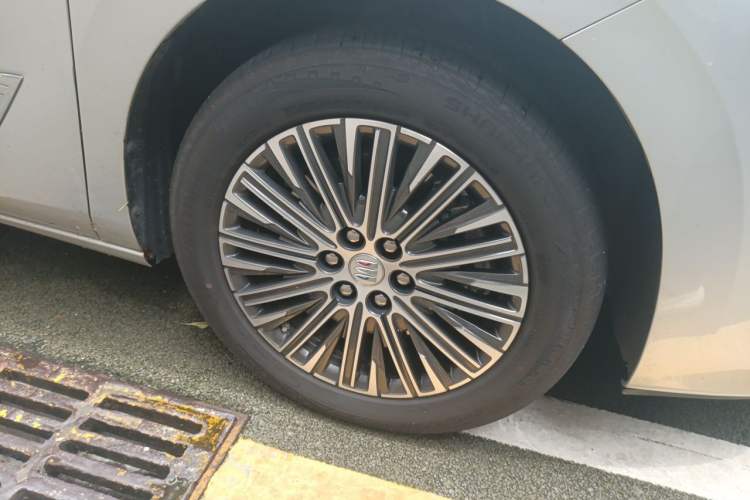 Used Buick GL8 New Energy 2024 Lu Zun Deluxe Edition 7-Seater Right Front Wheel Hub