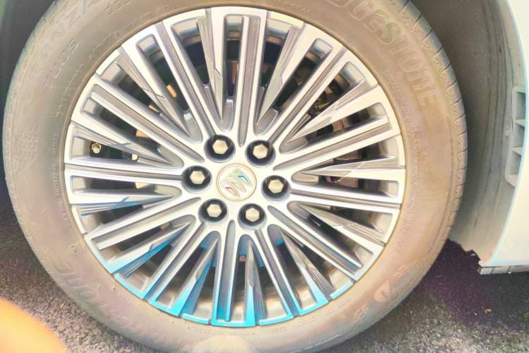 Used Buick GL8 New Energy 2024 Lu Zun Deluxe Edition 7-Seater Right Front Wheel Hub