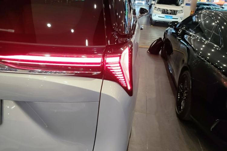 Used Buick GL8 New Energy 2024 Lu Zun Luxury Edition 6-Seater Right Rear Taillight