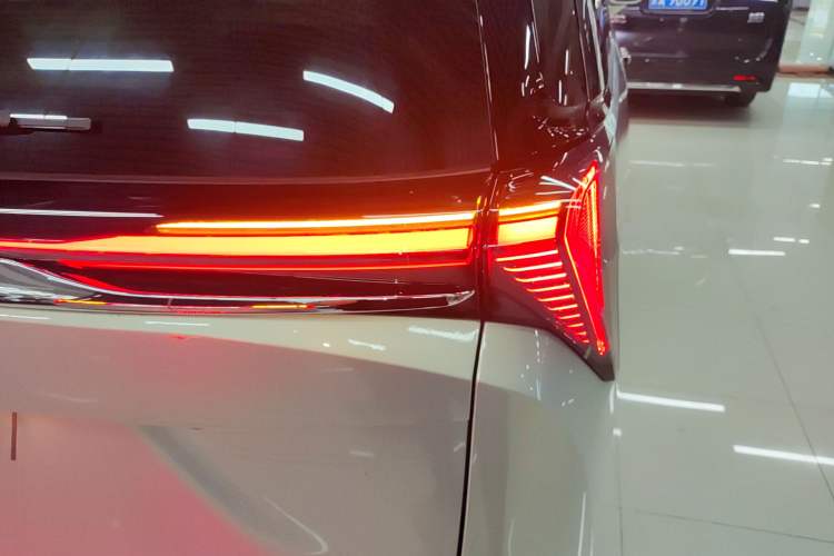 Used Buick GL8 New Energy 2024 Lu Zun Luxury Edition 7-Seater Right Rear Taillight