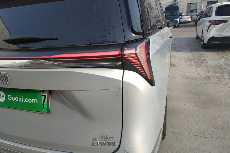 Used Buick GL8 New Energy 2024 Lu Zun Smart Edition 7-Seater Right Rear Taillight