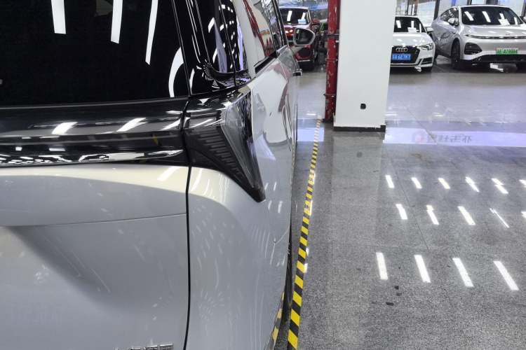 Used Buick GL8 New Energy 2024 Lu Zun Deluxe Edition 7-Seater Right Rear Taillight