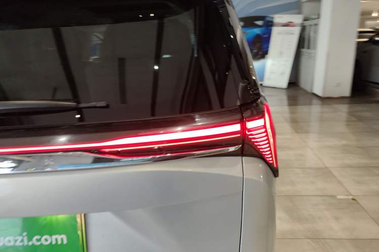Used Buick GL8 New Energy 2024 Lu Zun Luxury Edition 6-Seater Right Rear Taillight