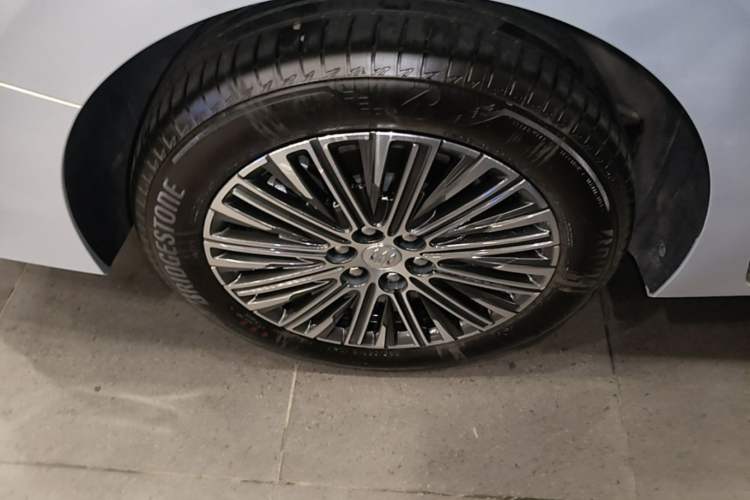 Used Buick GL8 New Energy 2024 Lu Zun Luxury Edition 6-Seater Right Rear Wheel Hub