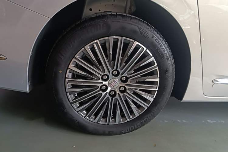 Used Buick GL8 New Energy 2024 Lu Zun Deluxe Edition 7-Seater Right Rear Wheel Hub