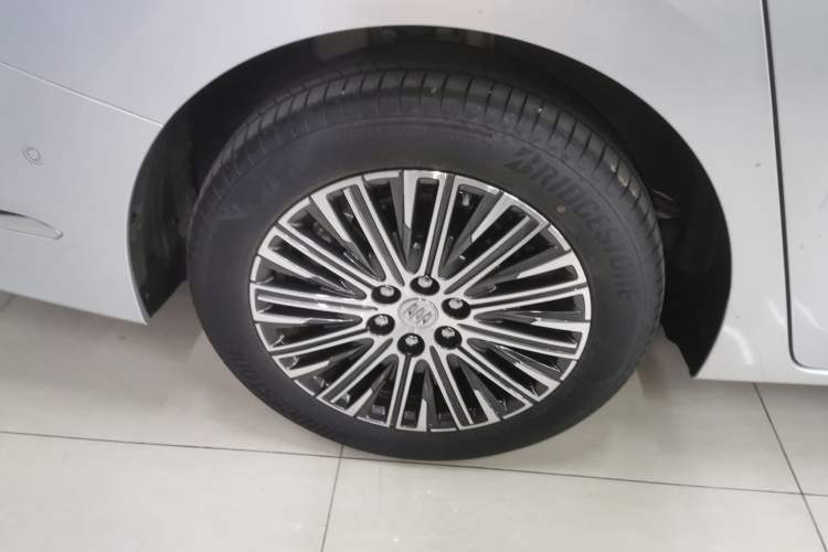 Used Buick GL8 New Energy 2024 Lu Zun Luxury Edition 7-Seater Right Rear Wheel Hub