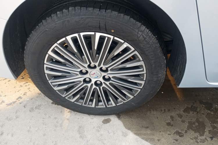 Used Buick GL8 New Energy 2024 Lu Zun Luxury Edition 7-Seater Right Rear Wheel Hub