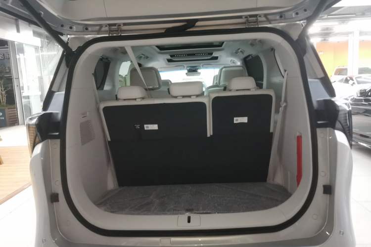 Used Buick GL8 New Energy 2024 Lu Zun Luxury Edition 7-Seater Trunk