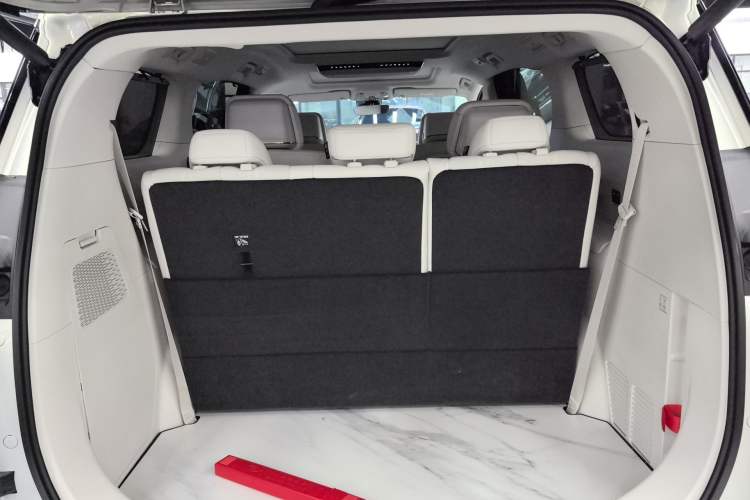 Used Buick GL8 New Energy 2024 Lu Zun Deluxe Edition 7-Seater Trunk