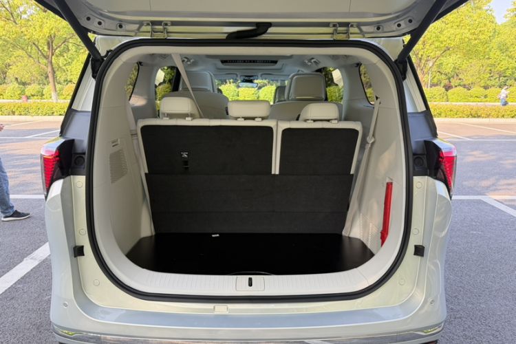 Used Buick GL8 New Energy 2024 Lu Zun Luxury Edition 7-Seater Trunk