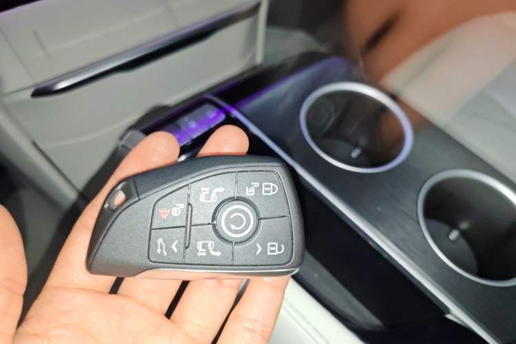 Used Buick GL8 New Energy 2024 Lu Zun Luxury Edition 7-Seater Vehicle Key