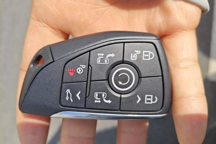 Used Buick GL8 New Energy 2024 Lu Zun Luxury Edition 7-Seater Vehicle Key