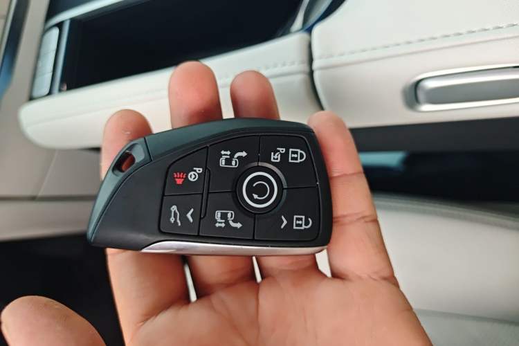 Used Buick GL8 New Energy 2024 Lu Zun Luxury Edition 7-Seater Vehicle Key