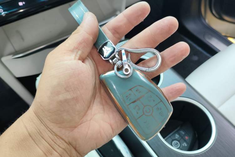 Used Buick GL8 New Energy 2024 Lu Zun Deluxe Edition 7-Seater Vehicle Key