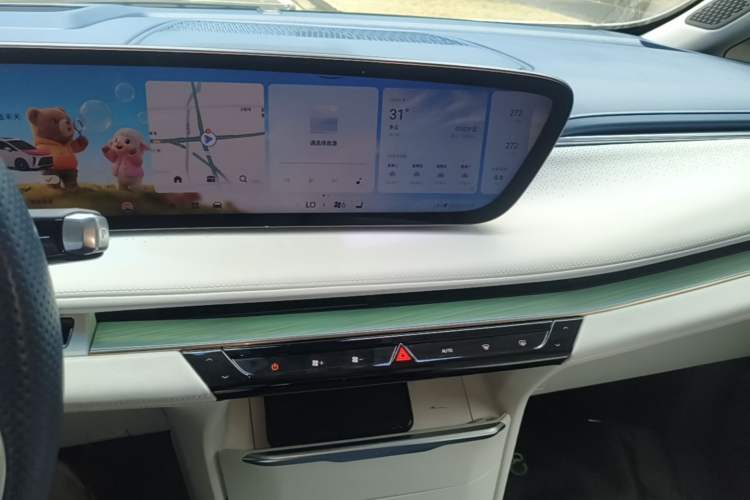 Used Buick GL8 New Energy 2024 Lu Zun Luxury Edition 6-Seater Audio And AC Panel
