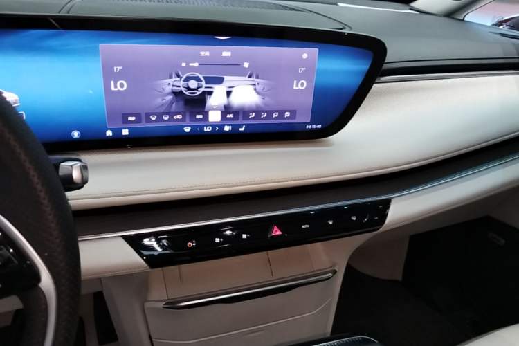 Used Buick GL8 New Energy 2024 Lu Zun Deluxe Edition 7-Seater Audio And AC Panel