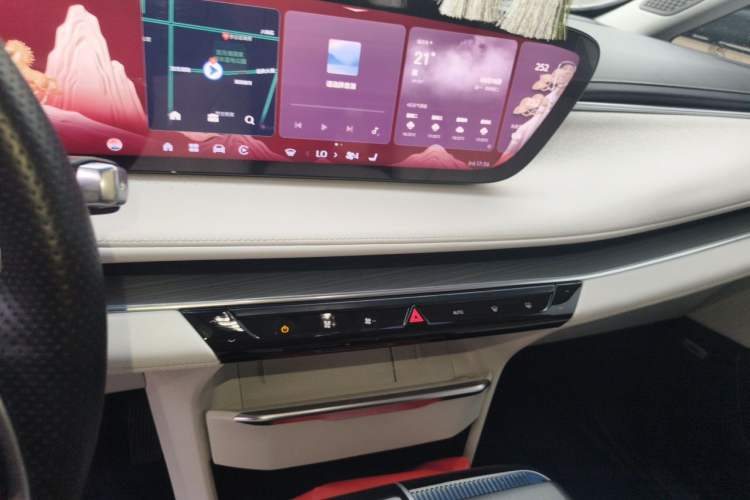 Used Buick GL8 New Energy 2024 Lu Zun Deluxe Edition 7-Seater Audio And AC Panel