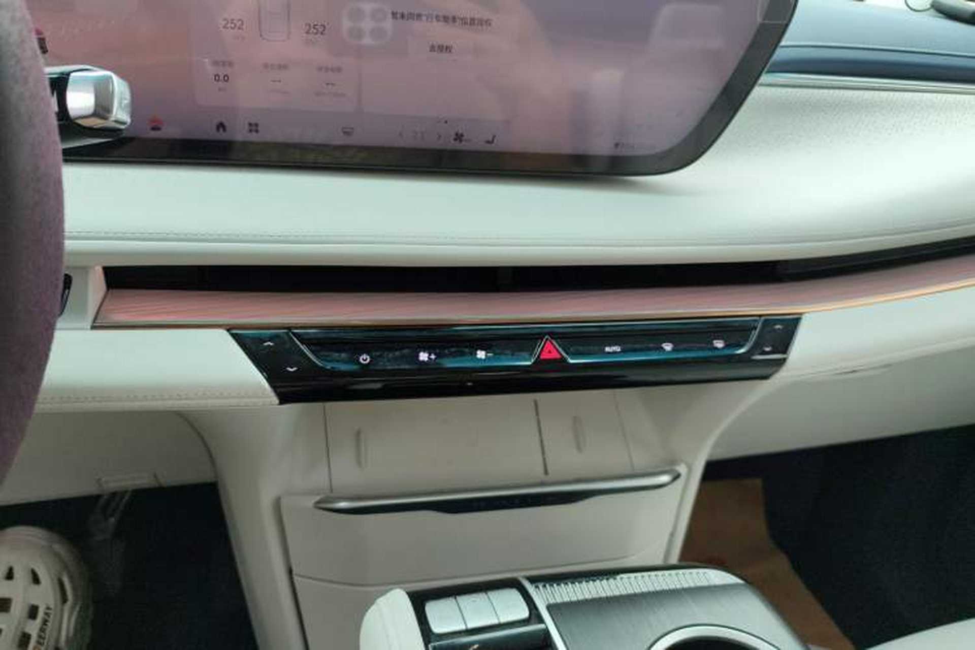 Used Buick GL8 New Energy 2024 Lu Zun Luxury Edition 7-Seater Audio And AC Panel
