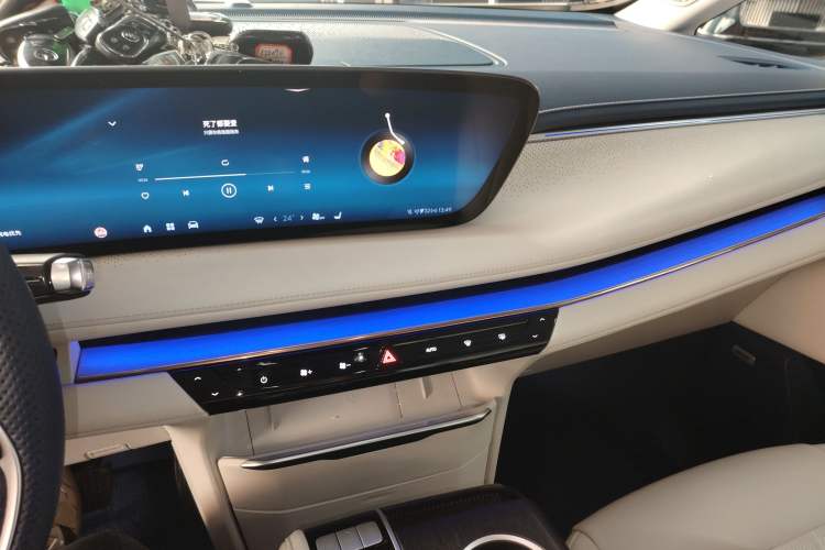 Used Buick GL8 New Energy 2024 Lu Zun Luxury Edition 7-Seater Audio And AC Panel