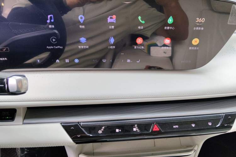 Used Buick GL8 New Energy 2024 Lu Zun Deluxe Edition 7-Seater Audio And AC Panel