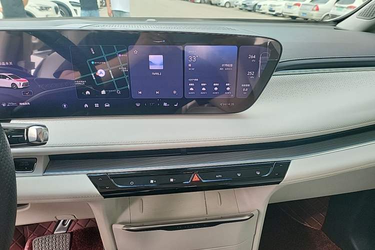 Used Buick GL8 New Energy 2024 Lu Zun Deluxe Edition 7-Seater Audio And AC Panel