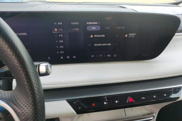 Used Buick GL8 New Energy 2024 Lu Zun Deluxe Edition 7-Seater Audio And AC Panel