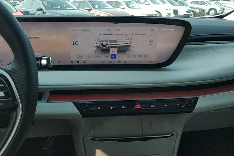 Used Buick GL8 New Energy 2024 Lu Zun Luxury Edition 7-Seater Audio And AC Panel