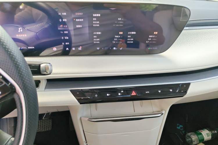 Used Buick GL8 New Energy 2024 Lu Zun Deluxe Edition 7-Seater Audio And AC Panel