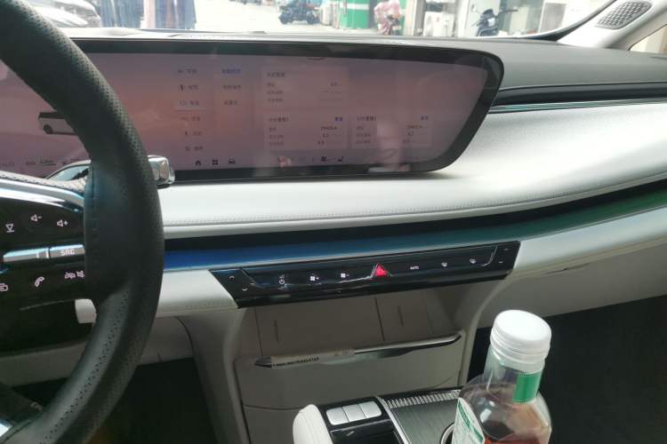 Used Buick GL8 New Energy 2024 Lu Zun Deluxe Edition 7-Seater Audio And AC Panel