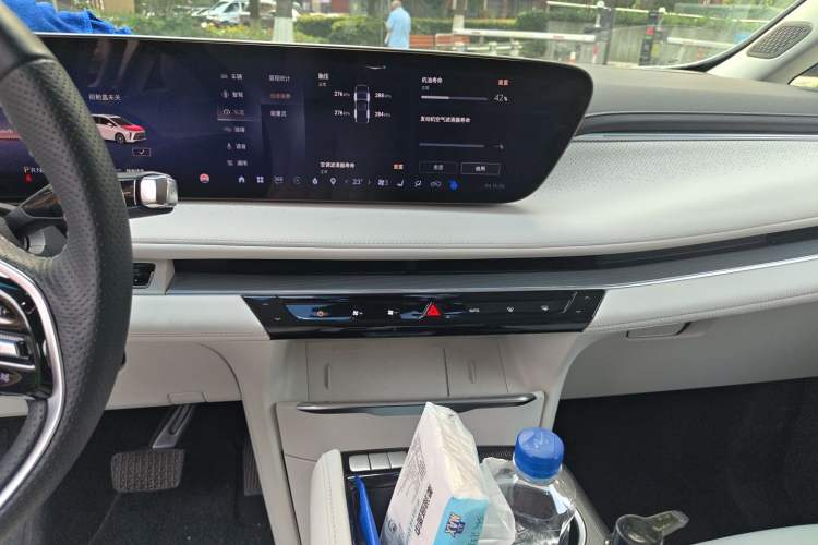 Used Buick GL8 New Energy 2024 Lu Zun Deluxe Edition 7-Seater Audio And AC Panel