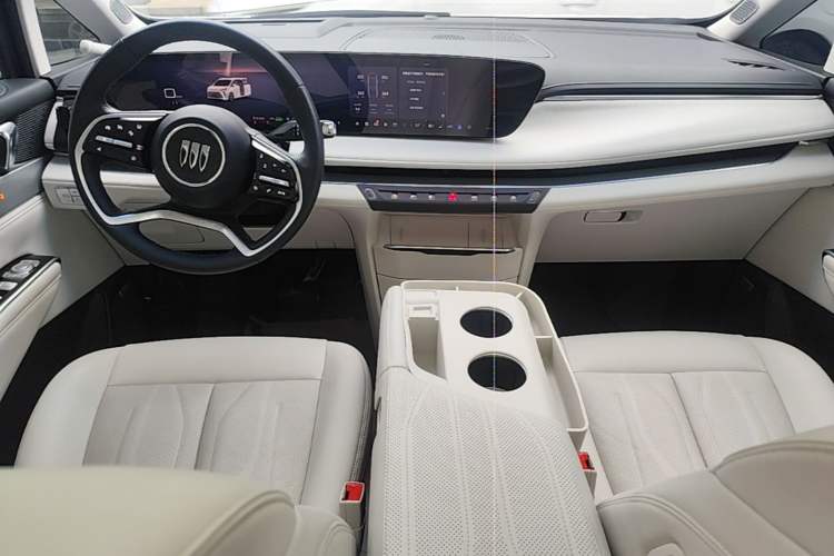 Used Buick GL8 New Energy 2024 Lu Zun Deluxe Edition 7-Seater Center Console