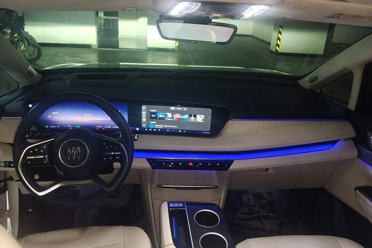 Used Buick GL8 New Energy 2024 Lu Zun Luxury Edition 7-Seater Center Console