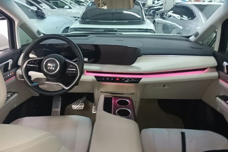 Used Buick GL8 New Energy 2024 Lu Zun Luxury Edition 7-Seater Center Console