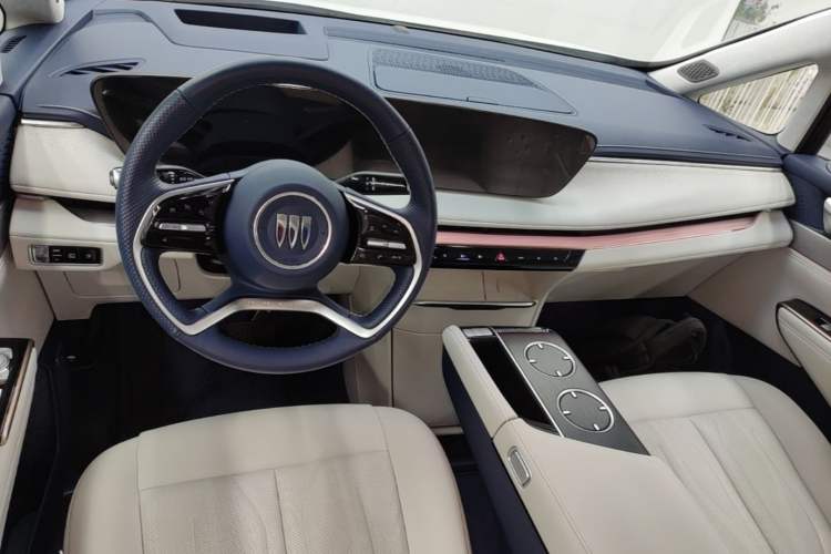 Used Buick GL8 New Energy 2024 Lu Zun Luxury Edition 6-Seater Center Console