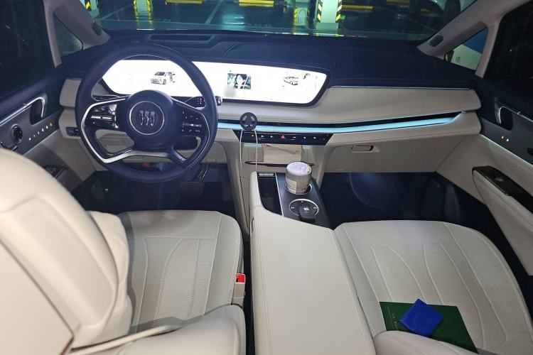 Used Buick GL8 New Energy 2024 Lu Zun Luxury Edition 6-Seater Center Console