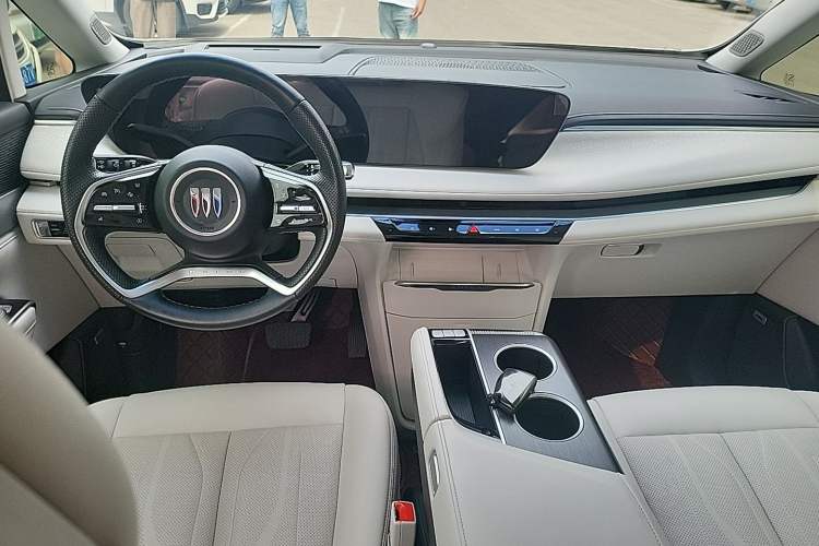 Used Buick GL8 New Energy 2024 Lu Zun Deluxe Edition 7-Seater Center Console
