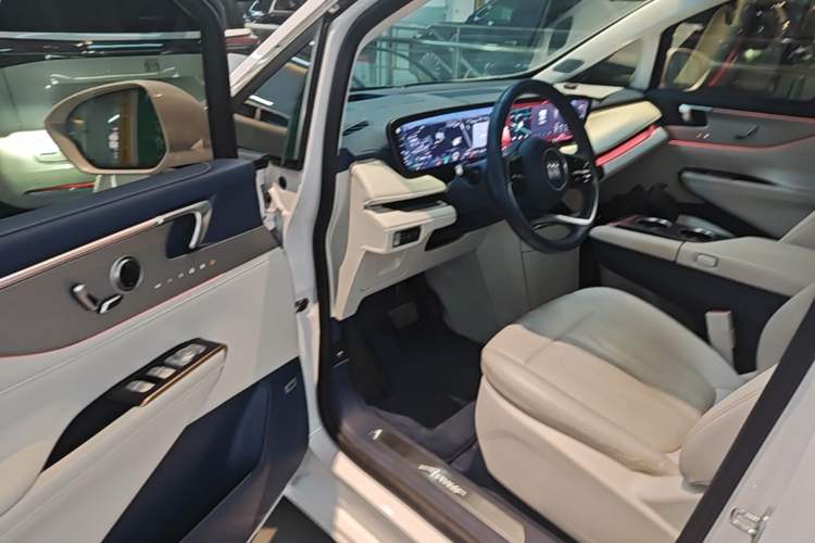Used Buick GL8 New Energy 2024 Lu Zun Luxury Edition 6-Seater Driver Seat