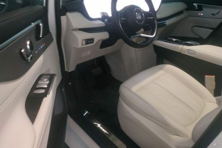 Used Buick GL8 New Energy 2024 Lu Zun Luxury Edition 7-Seater Driver Seat