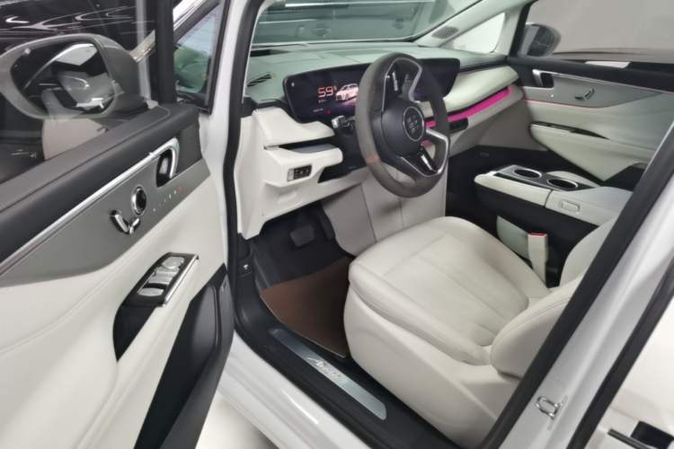 Used Buick GL8 New Energy 2024 Lu Zun Luxury Edition 7-Seater Driver Seat
