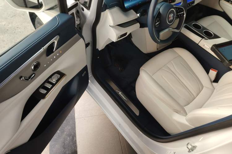 Used Buick GL8 New Energy 2024 Lu Zun Luxury Edition 7-Seater Driver Seat