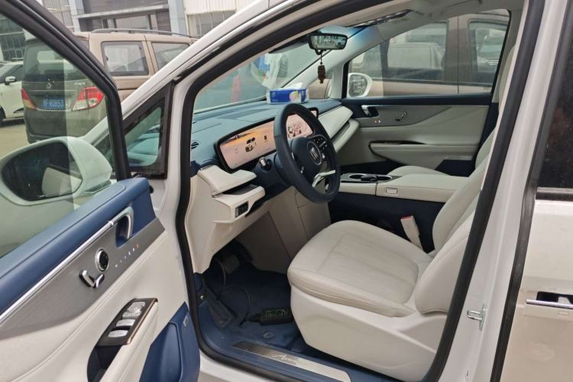 Used Buick GL8 New Energy 2024 Lu Zun Luxury Edition 7-Seater Driver Seat