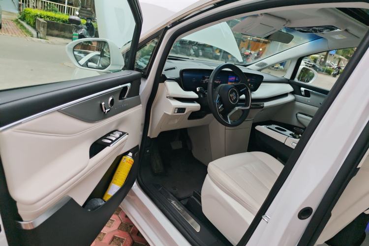 Used Buick GL8 New Energy 2024 Lu Zun Luxury Edition 7-Seater Driver Seat