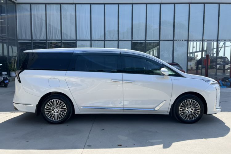 Used Buick GL8 New Energy 2024 Lu Zun Deluxe Edition 7-Seater Exterior 1