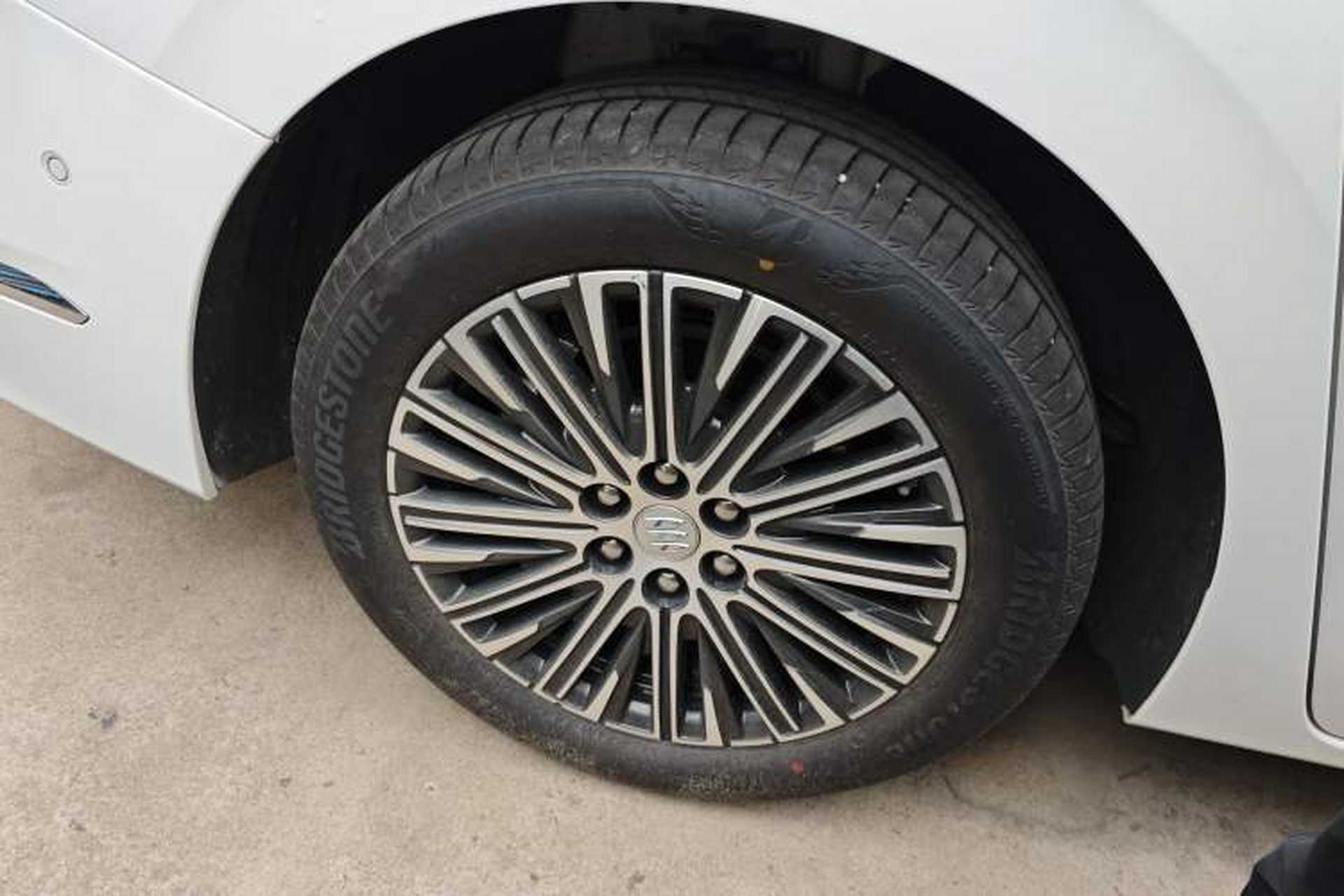 Used Buick GL8 New Energy 2024 Lu Zun Luxury Edition 7-Seater Exterior 5