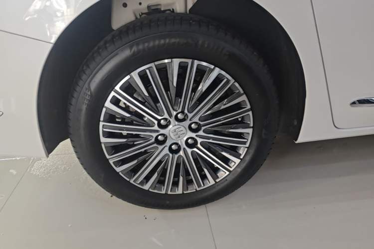 Used Buick GL8 New Energy 2024 Lu Zun Smart Edition 7-Seater Exterior 5