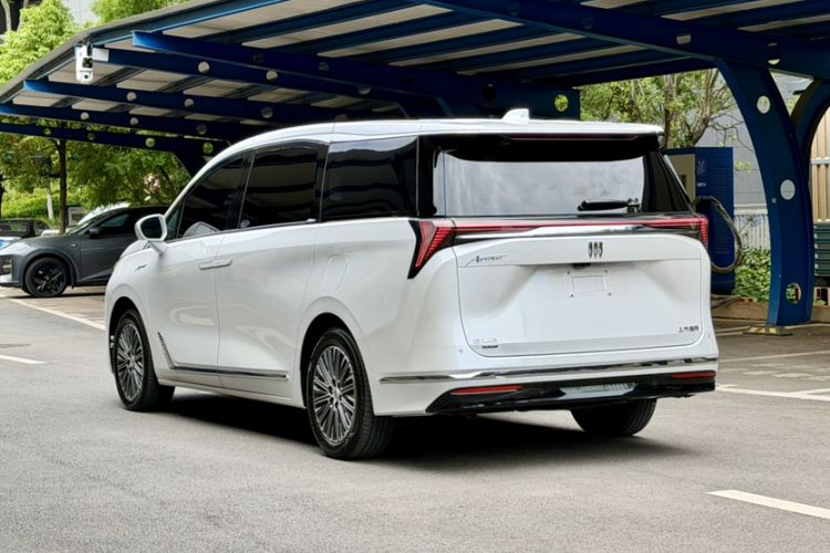 Used Buick GL8 New Energy 2024 Lu Zun Deluxe Edition 7-Seater Exterior 6