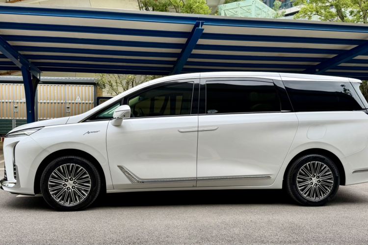 Used Buick GL8 New Energy 2024 Lu Zun Deluxe Edition 7-Seater Exterior 7