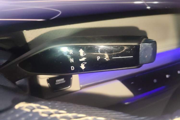 Used Buick GL8 New Energy 2024 Lu Zun Luxury Edition 7-Seater Gear Lever
