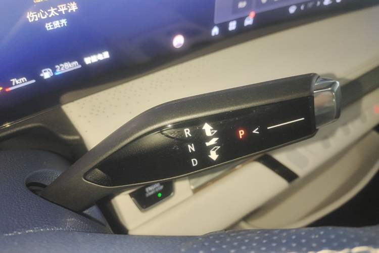 Used Buick GL8 New Energy 2024 Lu Zun Luxury Edition 6-Seater Gear Lever